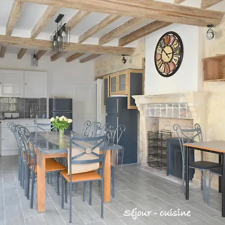 Feriehus Le Logis De La Charnie Confort Pour 14 Personnes A Chemiré-en-Charnie