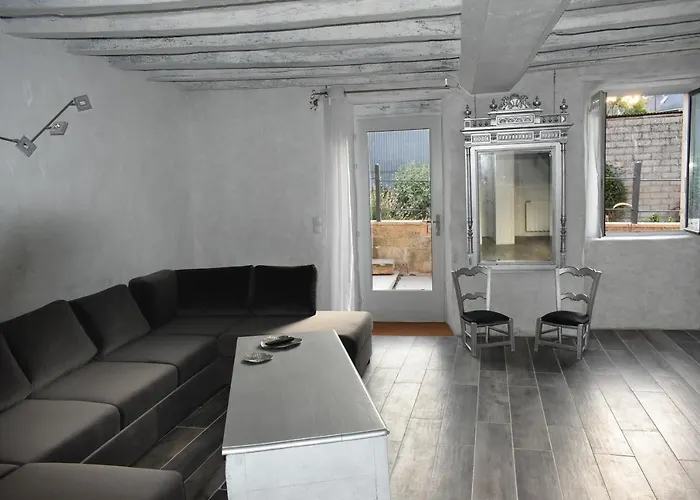 Le Logis De La Charnie Confort Pour 14 Personnes A Chemiré-en-Charnie