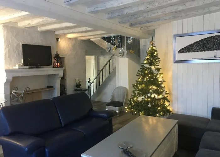 بيت للعطل Le Logis De La Charnie Confort Pour 14 Personnes A Chemiré-en-Charnie